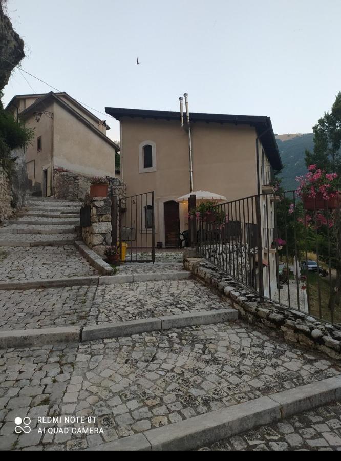 Casa Vacanze Al Castello Villetta Barrea Kültér fotó